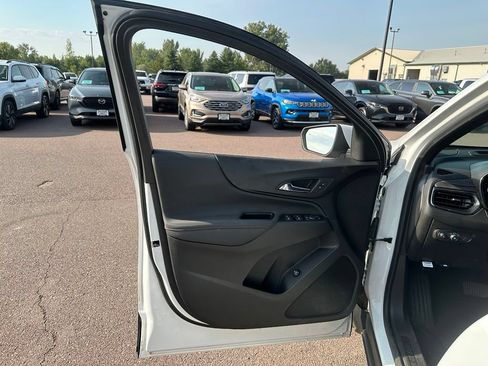 Used 2022 Chevrolet Equinox RS w/ LPO, Floor Liner Package AWD/4WD image 11