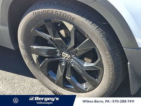 Certified 2023 Volkswagen Taos SE w/ Black Wheel Package AWD/4WD image 9