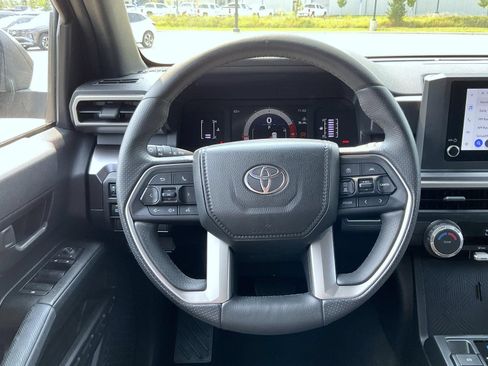 Used 2025 Toyota 4Runner SR5 AWD/4WD image 11