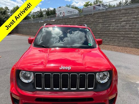 Used 2019 Jeep Renegade Latitude w/ Cold Weather Group AWD/4WD image 4