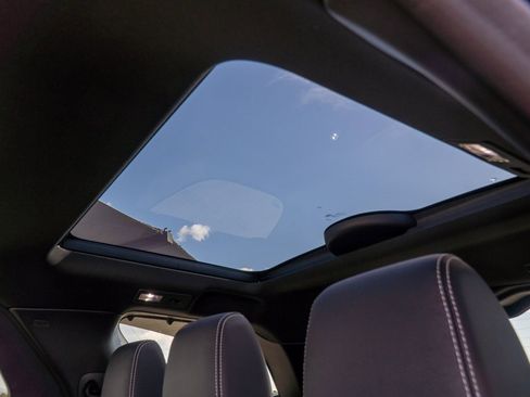 Used 2025 Land Rover Discovery Dynamic SE image 29