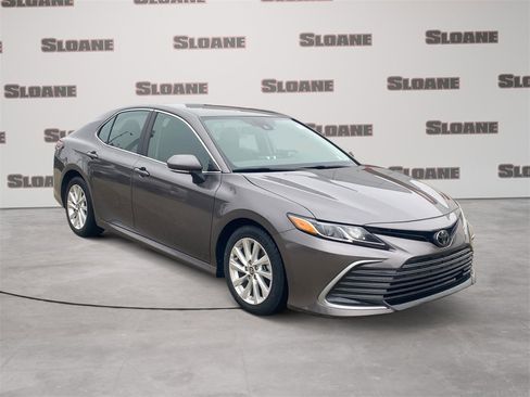 Used 2024 Toyota Camry LE w/ Convenience Package image 7