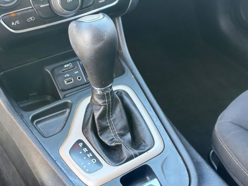 Used 2017 Jeep Cherokee Latitude image 25