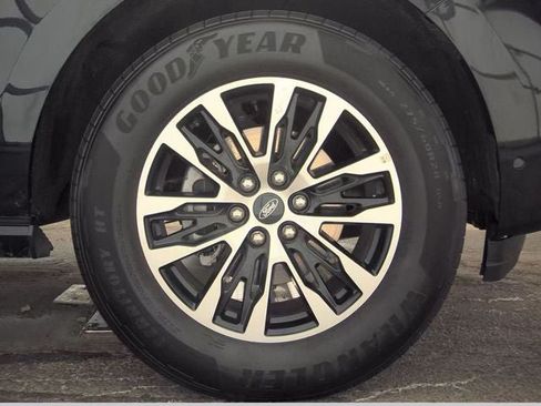 Used 2025 Ford Expedition Platinum AWD/4WD image 24