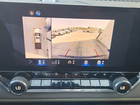 Used 2025 Chevrolet Colorado ZR2 w/ Midnight Edition AWD/4WD image 6