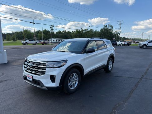 New 2026 Ford Explorer Active w/ Active Comfort Package RWD image 2