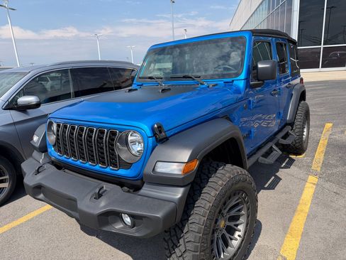Used 2024 Jeep Wrangler Sport image 4