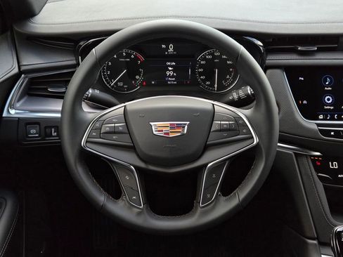 New 2025 Cadillac XT5 Luxury image 14