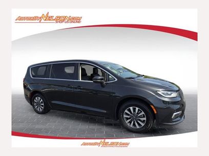 Used 2023 Chrysler Pacifica Touring-L