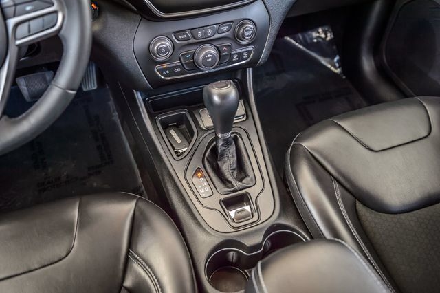 Used 2019 Jeep Cherokee Latitude Plus FWD image 31
