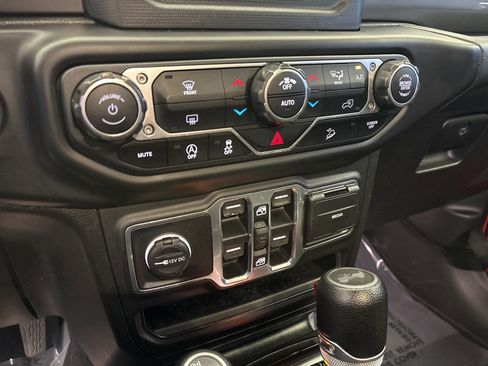 Used 2020 Jeep Wrangler Unlimited Sahara AWD/4WD image 18