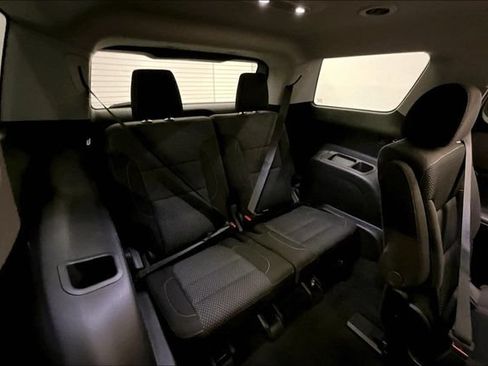 Used 2023 GMC Acadia SLE FWD image 31