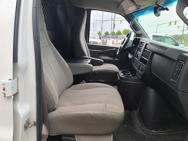 Used 2017 Chevrolet Express 2500 RWD image 13