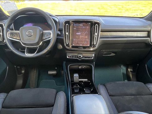 Used 2023 Volvo C40 P8 Recharge Ultimate image 18