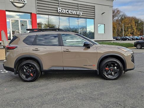 Certified 2025 Nissan Rogue SV image 8