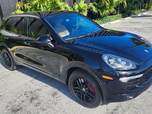 Used 2017 Porsche Cayenne AWD/4WD image 2
