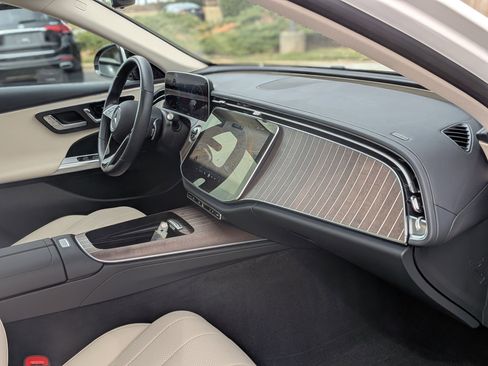 Used 2025 Mercedes-Benz E 450 4MATIC Sedan image 39