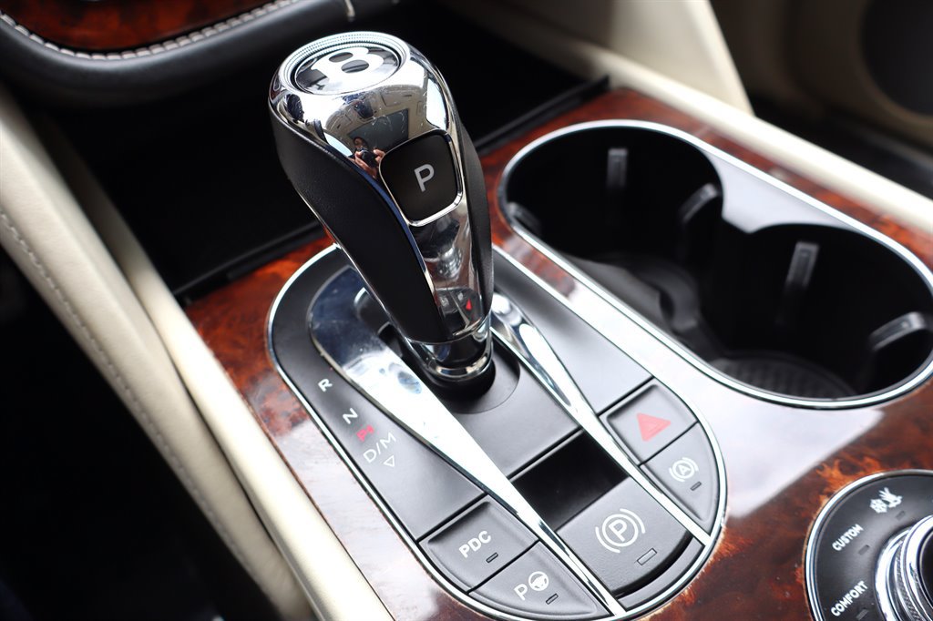 Used 2017 Bentley Bentayga AWD/4WD image 51