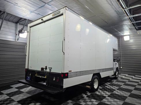 Used 2019 Ford E-350 and Econoline 350 Super Duty w/ Power Windows & Locks Group image 5