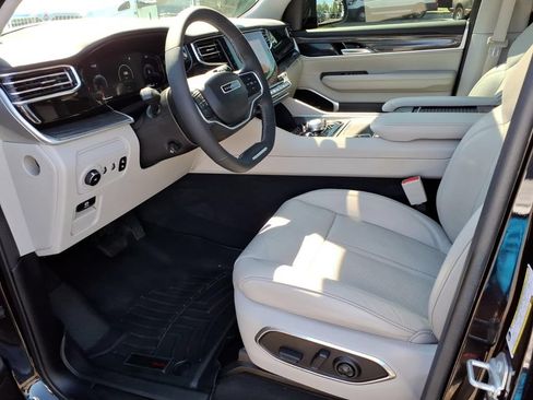 Used 2022 Jeep Wagoneer Series III w/ Premium Group I AWD/4WD image 13