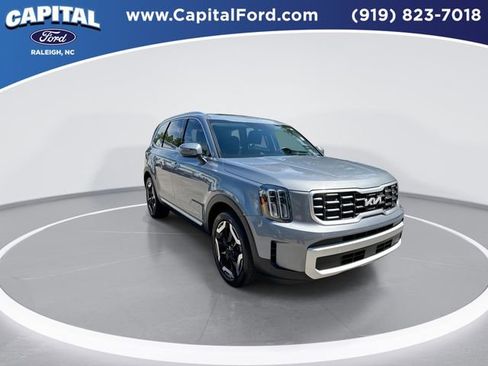 Used 2025 Kia Telluride S FWD image 2
