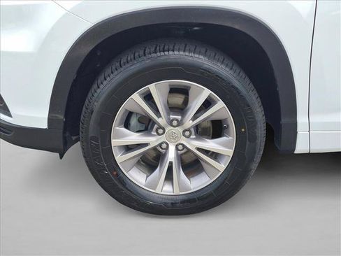 Used 2015 Toyota Highlander Plus FWD image 20