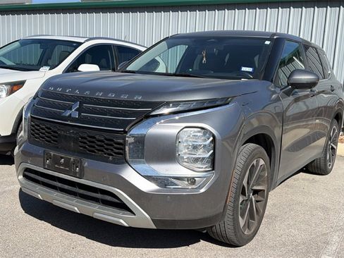 Used 2022 Mitsubishi Outlander SE image 16