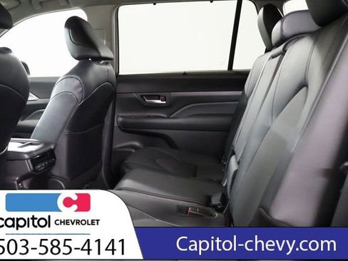 Used 2024 Toyota Grand Highlander XLE image 29