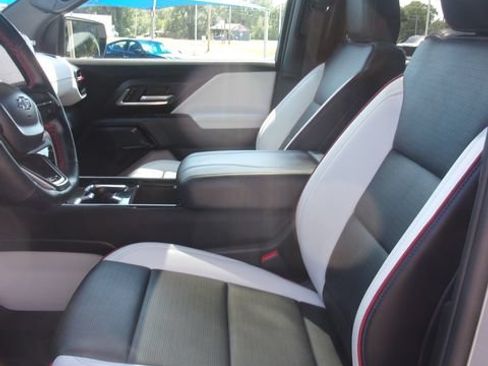 Used 2025 Chevrolet Silverado EV RST AWD/4WD image 28