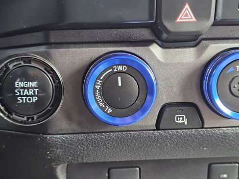 Used 2019 Toyota Tacoma TRD Off-Road w/ TRD Premium Off Road Package AWD/4WD image 22