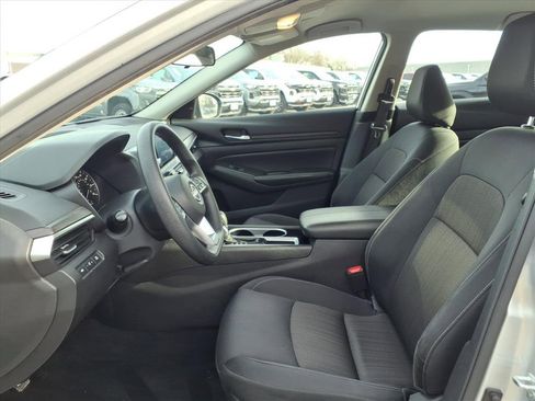 Used 2024 Nissan Altima 2.5 SV image 12