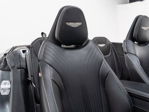 Used 2019 Aston Martin DB11 Volante image 53