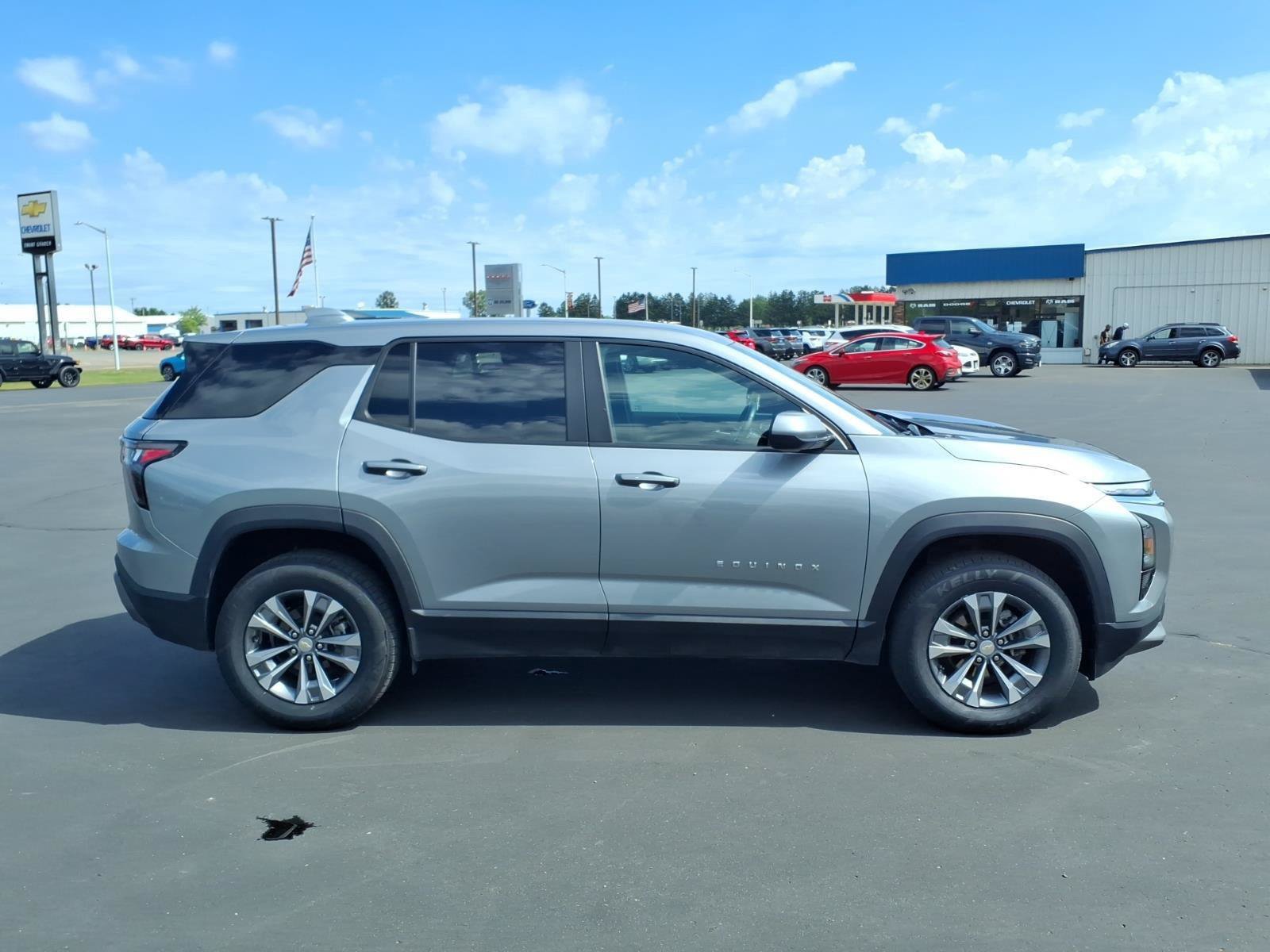 Used 2026 Chevrolet Equinox LT AWD/4WD image 7
