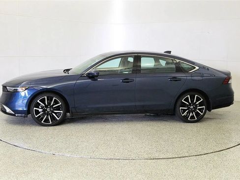 Used 2025 Honda Accord Touring image 4