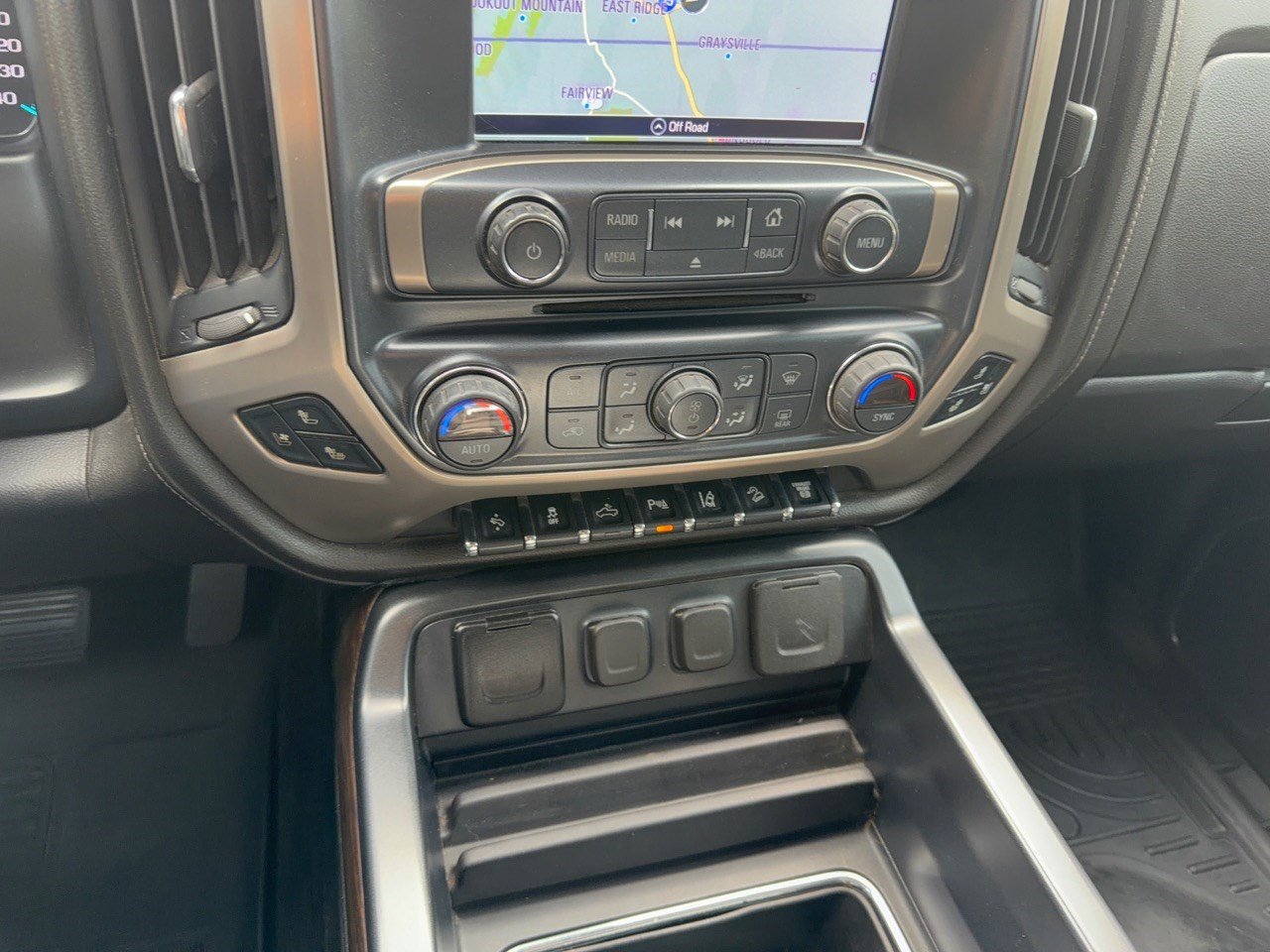 Used 2017 GMC Sierra 2500 Denali w/ Duramax Plus Package AWD/4WD image 22