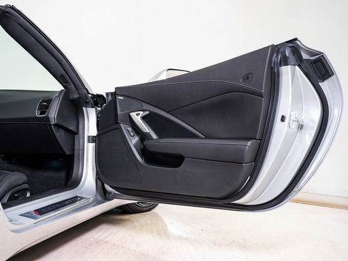 Used 2018 Chevrolet Corvette Stingray Coupe w/ Battery Protection Package image 18