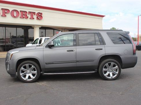 Used 2017 Cadillac Escalade Luxury AWD/4WD image 6