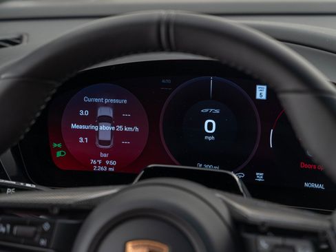 Certified 2026 Porsche Macan GTS Electric image 33