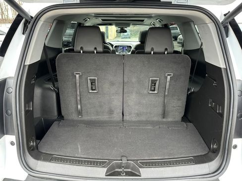 Used 2023 GMC Acadia SLT w/ Preferred Package image 24