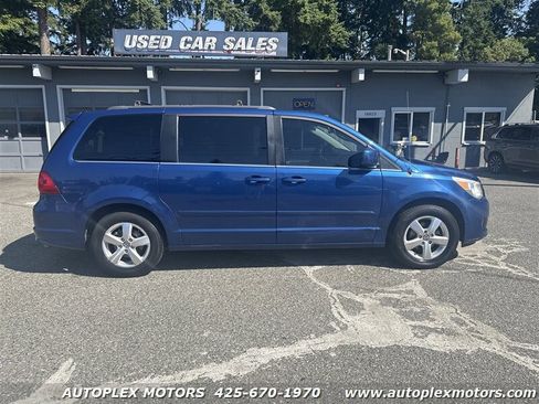 Used 2011 Volkswagen Routan SE image 9