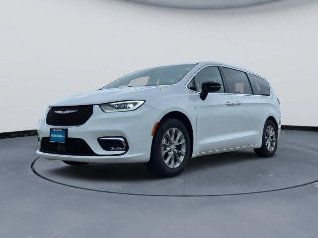 Used 2026 Chrysler Pacifica Limited FWD image 12