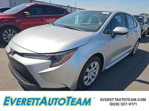 Used 2022 Toyota Corolla LE image 1