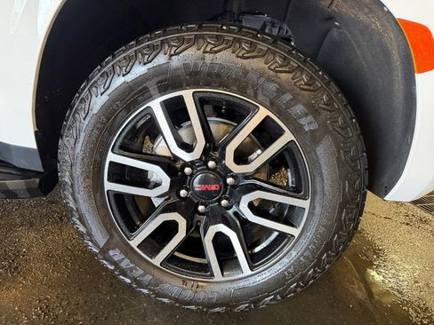 Used 2024 GMC Yukon AT4 w/ Technology Package image 28