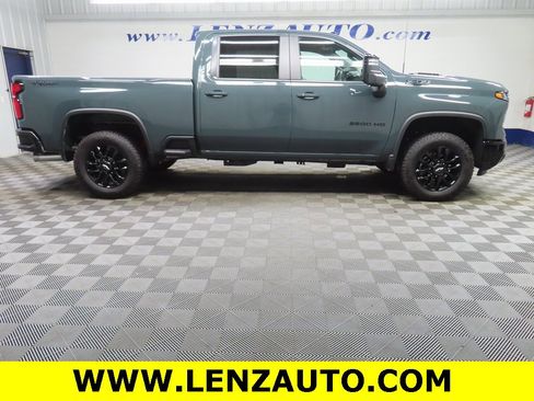 Used 2025 Chevrolet Silverado 2500 LT w/ Trail Boss Package image 2