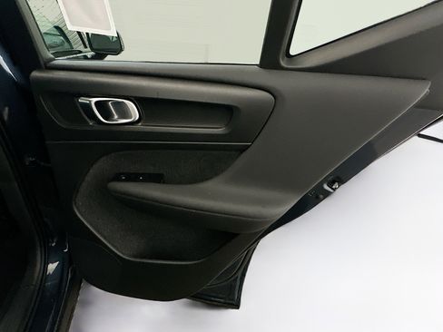 Used 2022 Volvo XC40 P8 Recharge Plus image 33