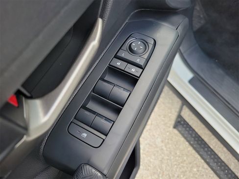 Used 2025 Toyota Tacoma TRD Off-Road image 15