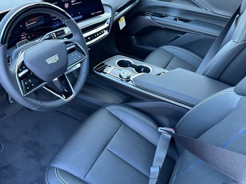 Used 2026 Cadillac Lyriq Luxury RWD image 9