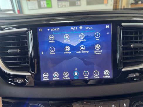 Used 2020 Chrysler Pacifica Touring-L Plus image 30