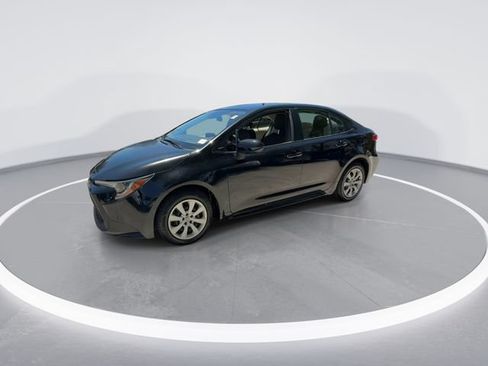 Used 2022 Toyota Corolla LE FWD image 4