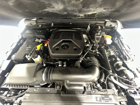 Used 2024 Jeep Wrangler Sahara image 24